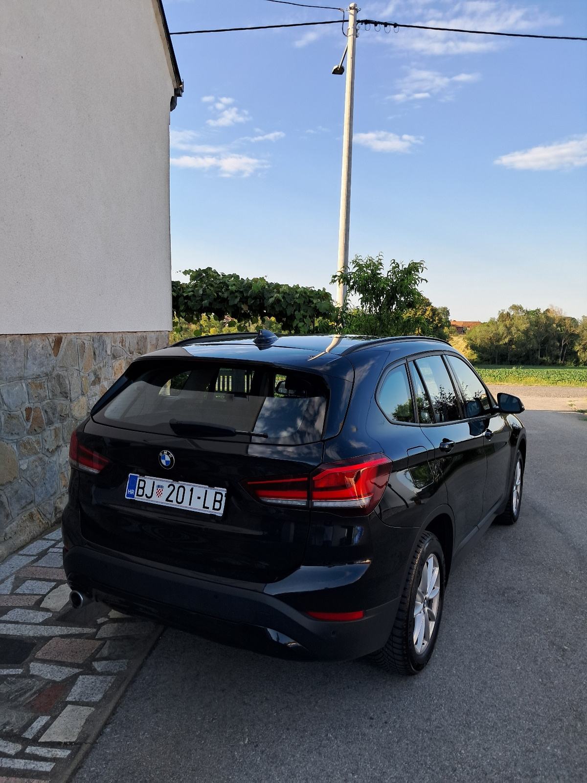 BMW X1 sDrive16d, nove gume,NAVI-LED-Registriran 1 god., fotografija 12