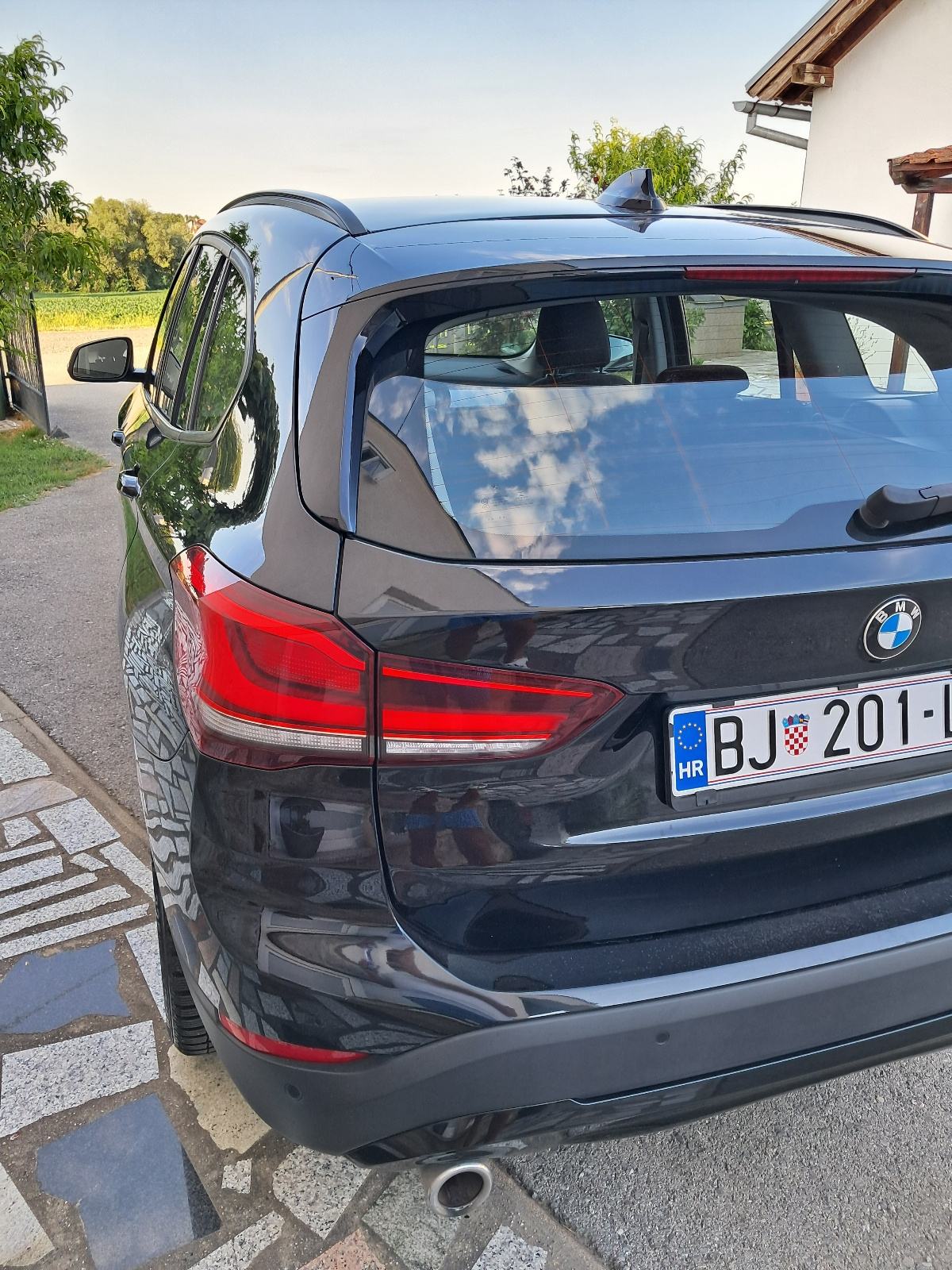 BMW X1 sDrive16d, nove gume,NAVI-LED-Registriran 1 god., fotografija 14
