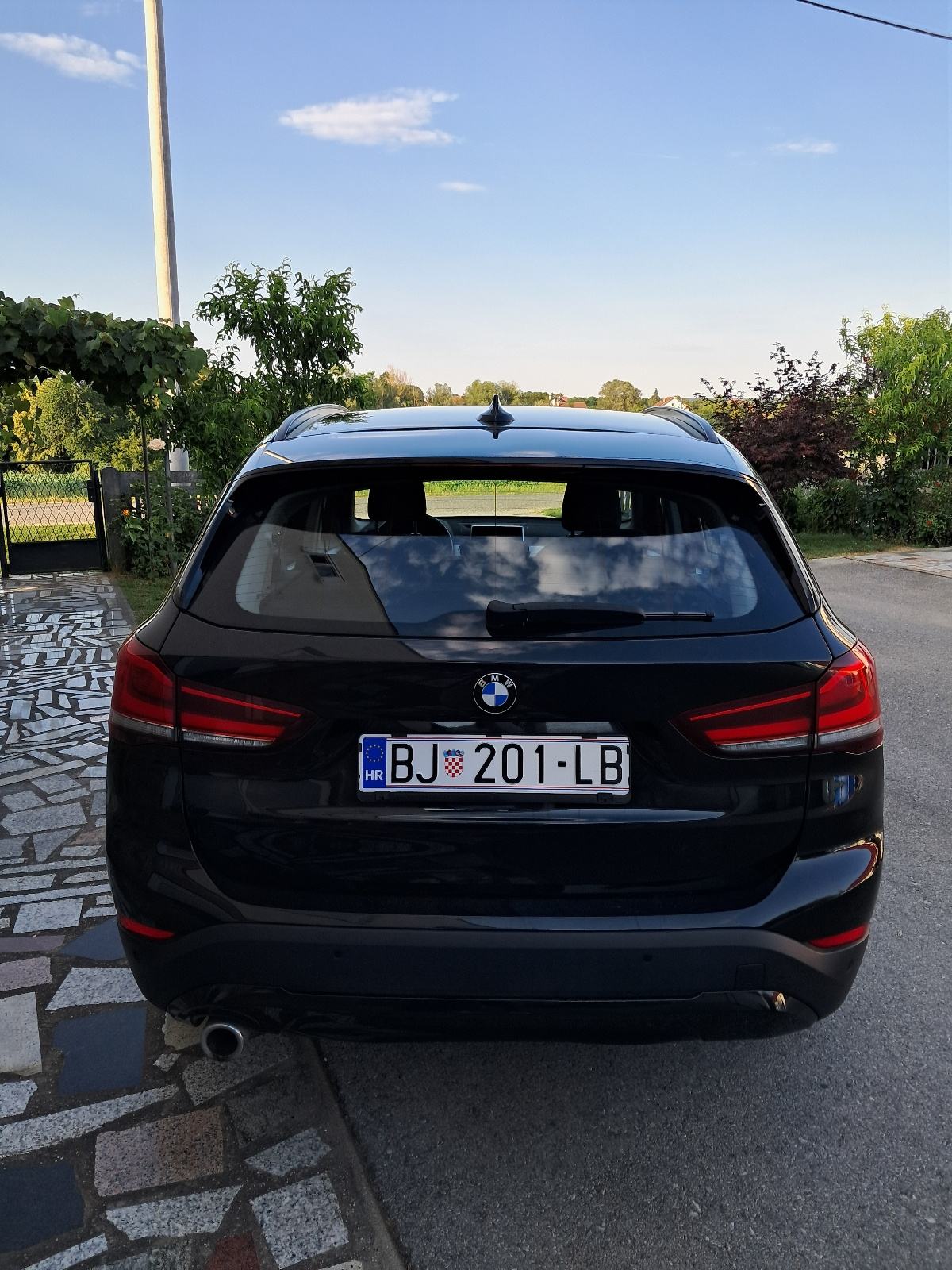 BMW X1 sDrive16d, nove gume,NAVI-LED-Registriran 1 god., fotografija 13