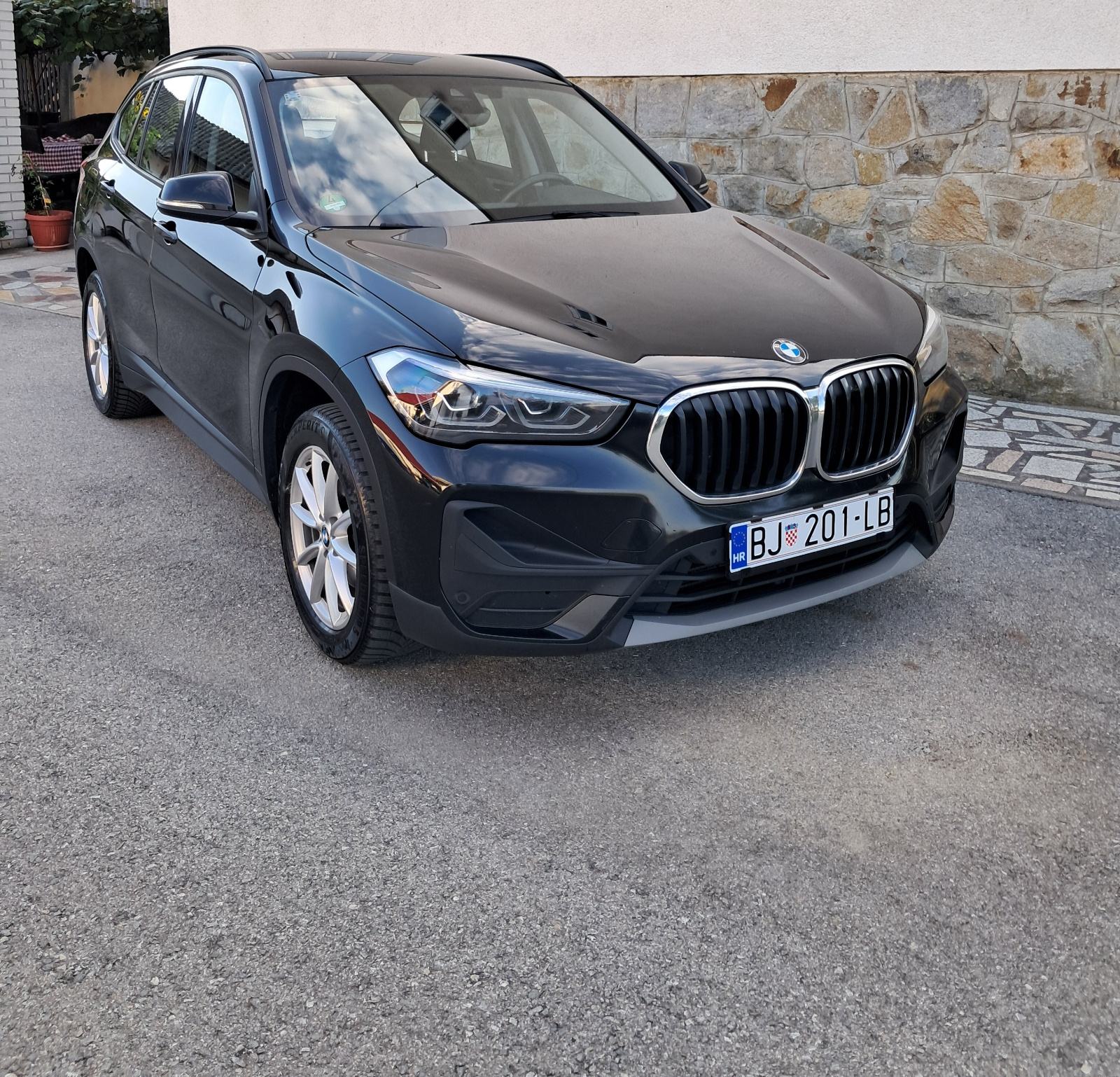 BMW X1 sDrive16d, nove gume,NAVI-LED-Registriran 1 god., fotografija 10