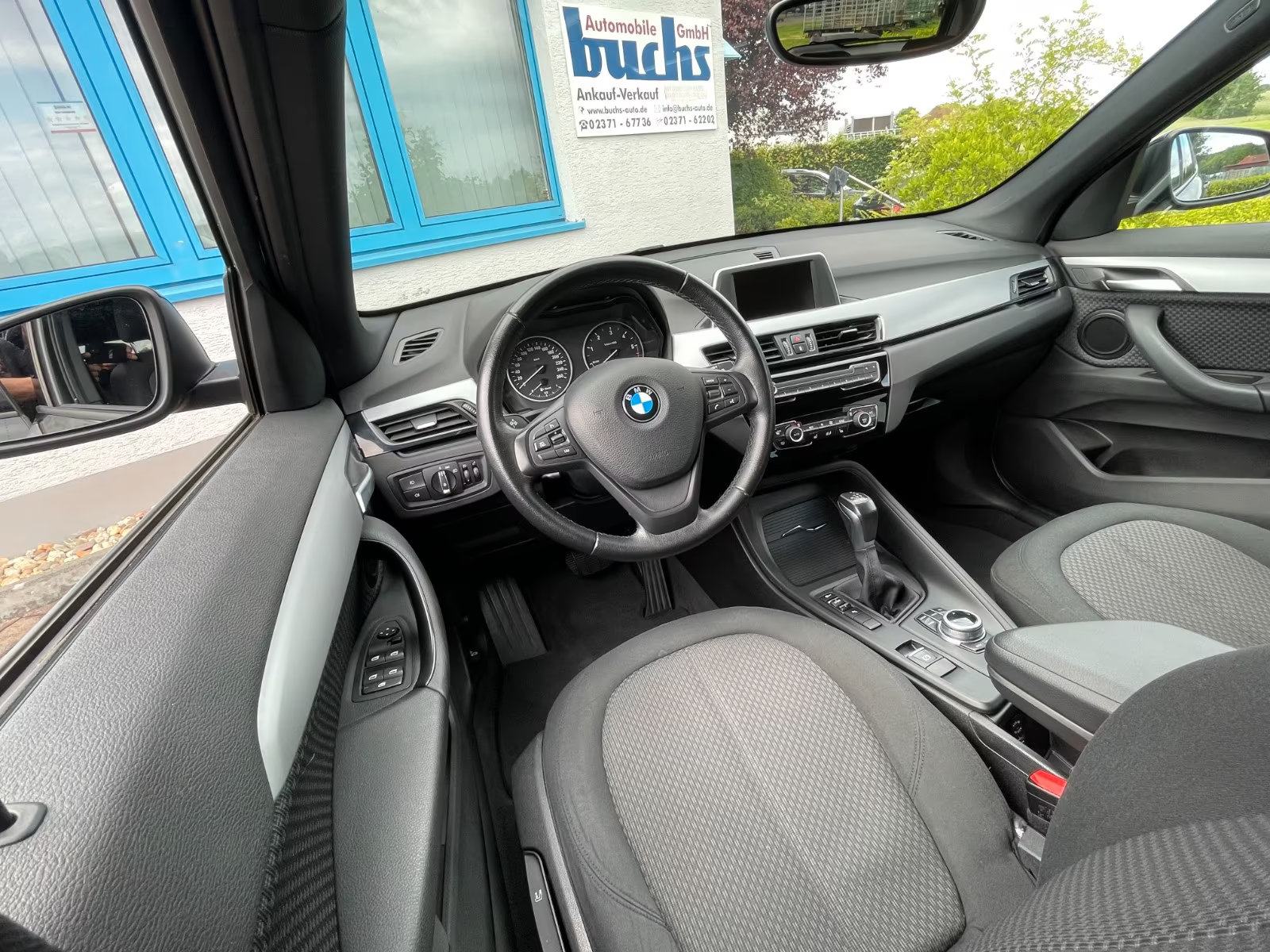 BMW X1 sDrive18d automatik navi gr.sj. PDCx2 cjelogodišnje gume, fotografija 3