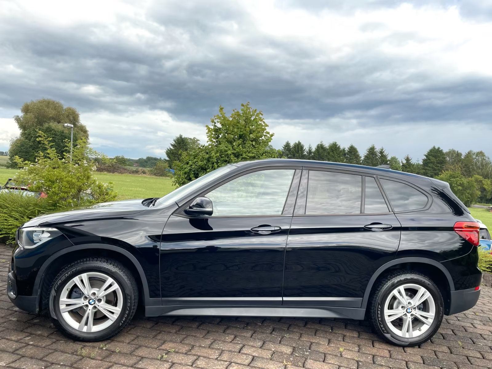 BMW X1 sDrive18d automatik navi gr.sj. PDCx2 cjelogodišnje gume, fotografija 5