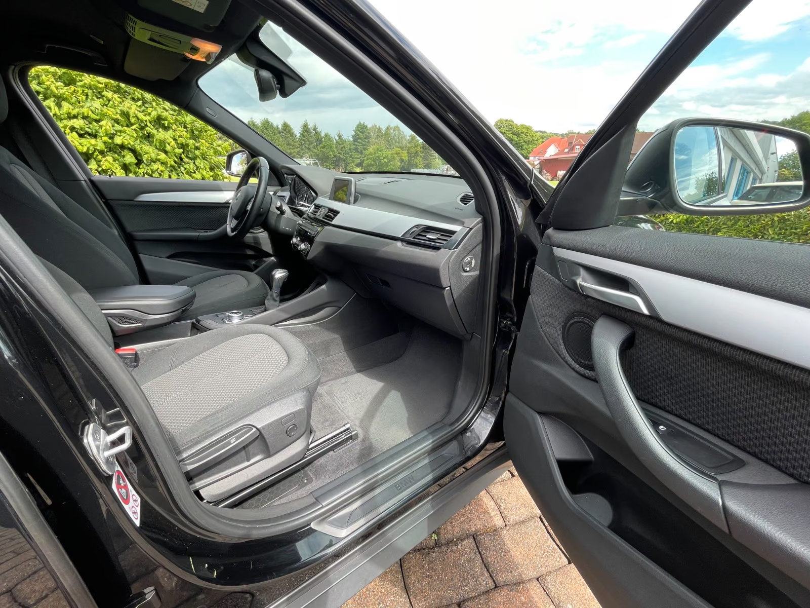 BMW X1 sDrive18d automatik navi gr.sj. PDCx2 cjelogodišnje gume, fotografija 16