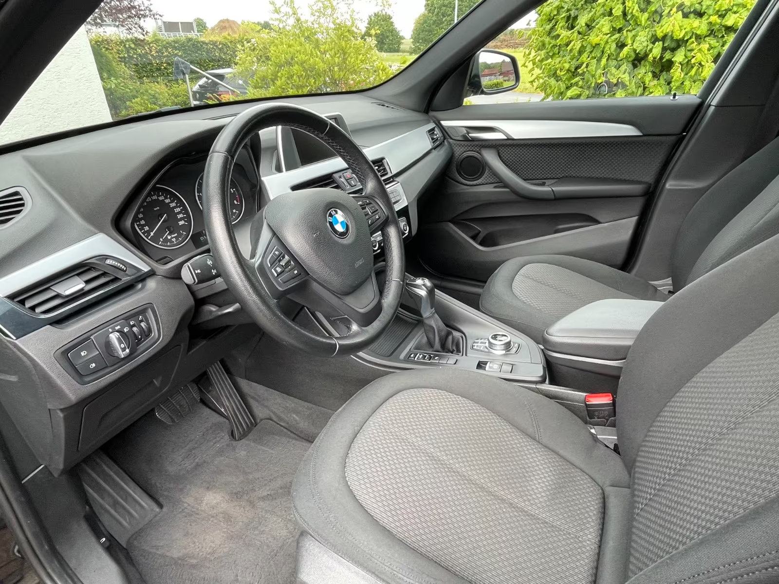 BMW X1 sDrive18d automatik navi gr.sj. PDCx2 cjelogodišnje gume, fotografija 6