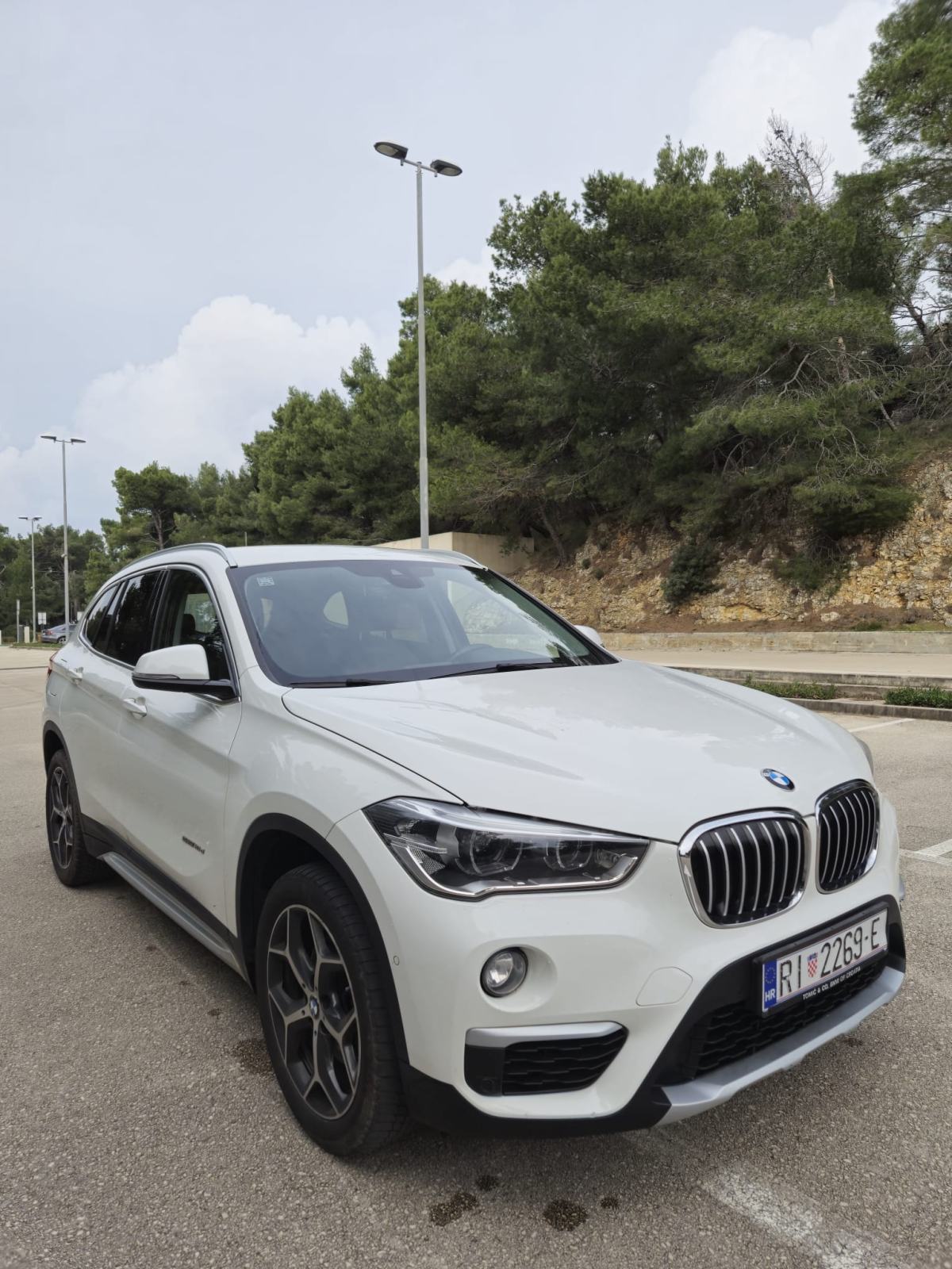 BMW X1 sDrive18d AUTOMATIK; NAVIGACIJA; ZIMSKE + LJETNE GUME, fotografija 5