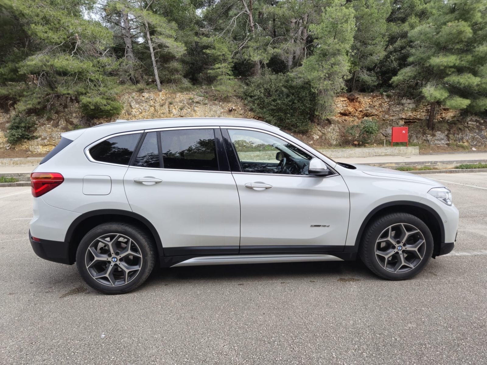 BMW X1 sDrive18d AUTOMATIK; NAVIGACIJA; ZIMSKE + LJETNE GUME, fotografija 4