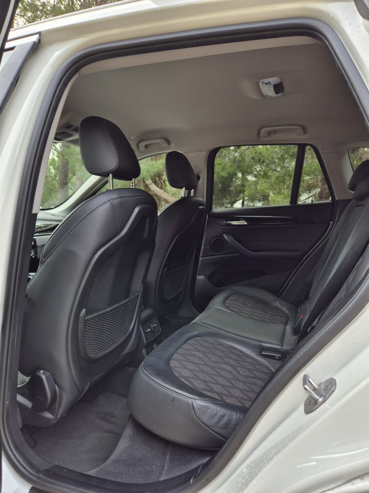 BMW X1 sDrive18d AUTOMATIK; NAVIGACIJA; ZIMSKE + LJETNE GUME, fotografija 13