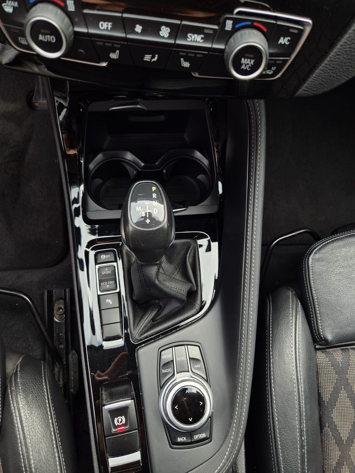 BMW X1 sDrive18d AUTOMATIK; NAVIGACIJA; ZIMSKE + LJETNE GUME, fotografija 12