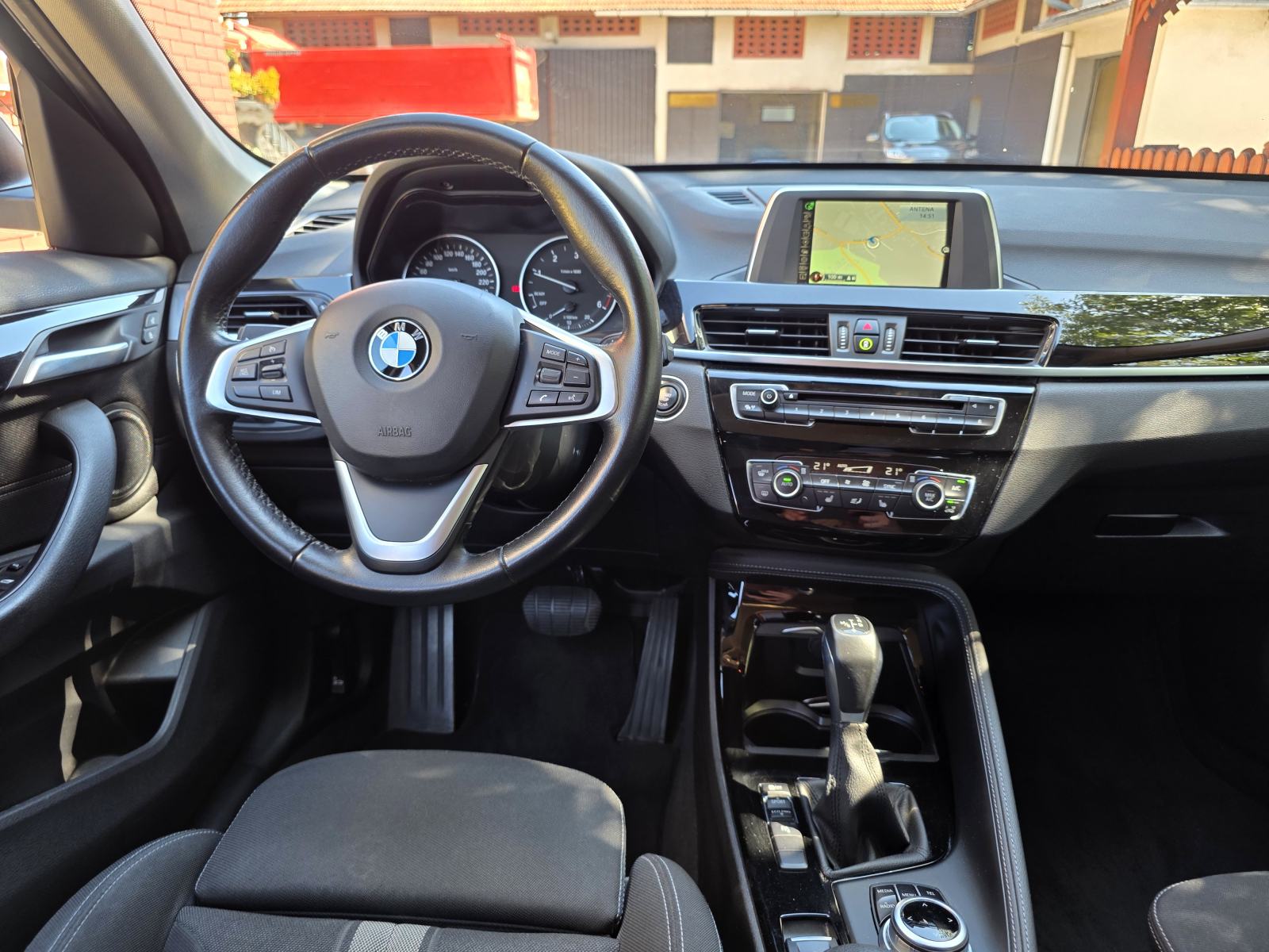 BMW X1 sDrive18d Automatik Sport line *reg. godinu dana, fotografija 15