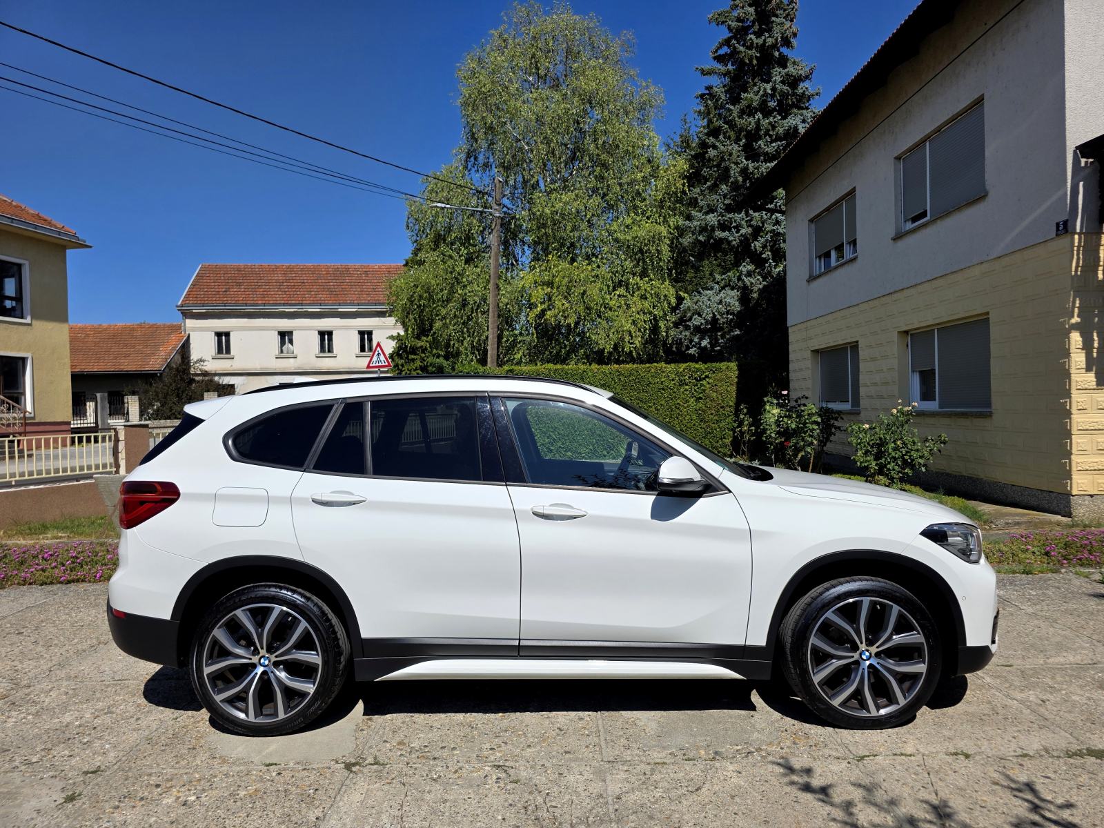 BMW X1 sDrive18d Automatik Sport line *reg. godinu dana, fotografija 4