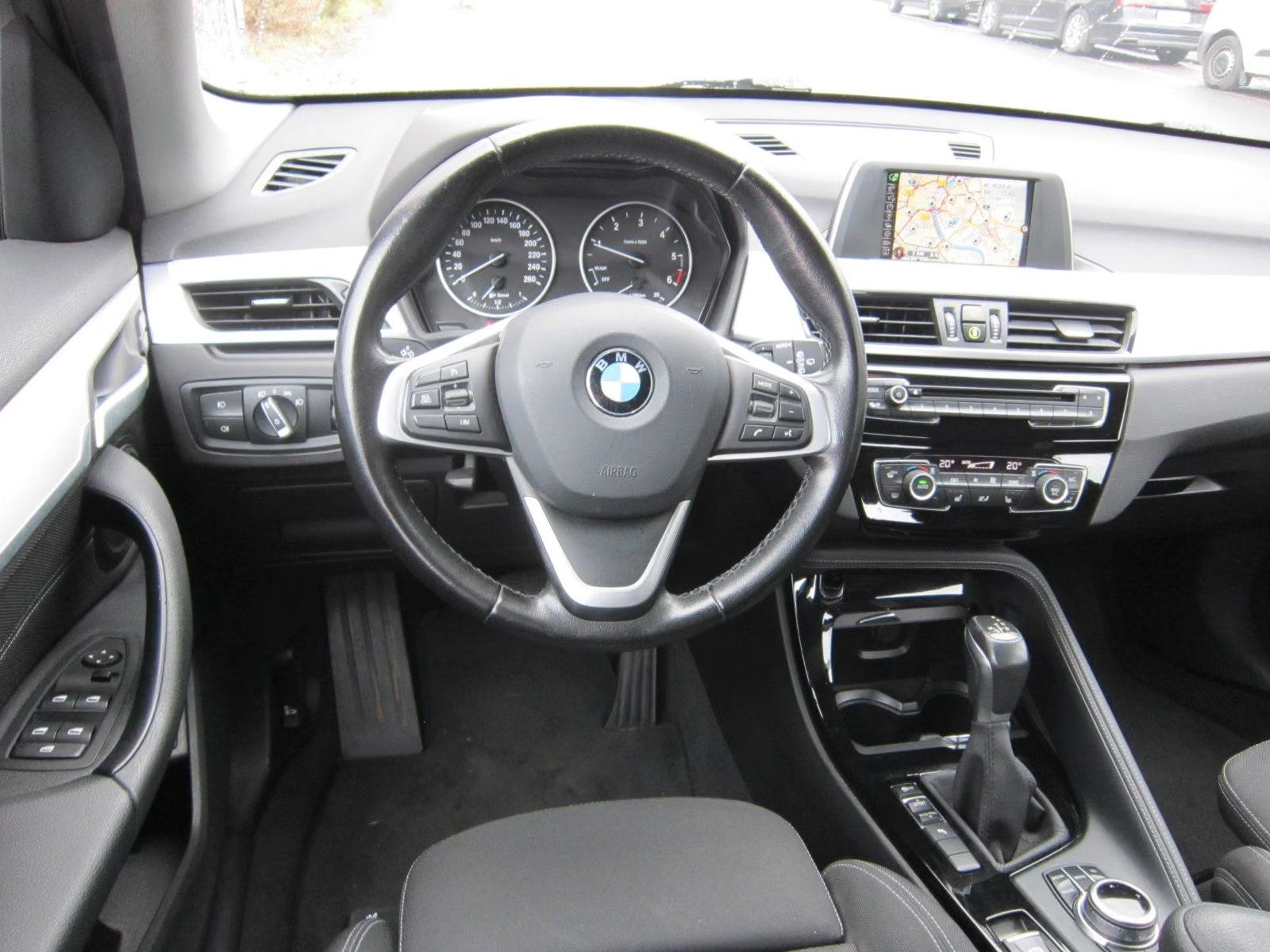 BMW X1 sDrive18d Automatik, Sport Line, fotografija 3
