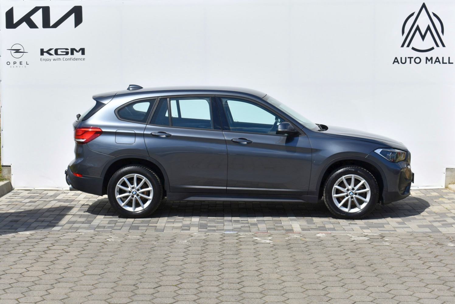 BMW X1 sDrive18d *DE* SERVISNA, JAMSTVO, U CIJENI TEHNIČKI PREGLED*, fotografija 3