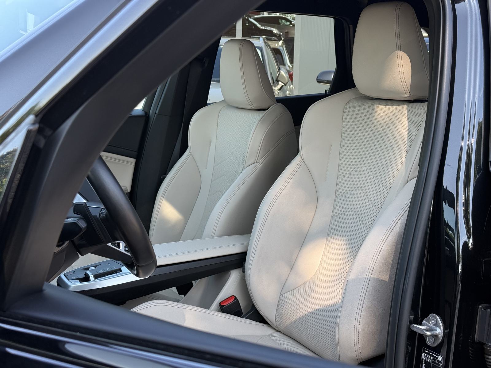 BMW X1 18d **M - Sport** 2023. Godina • S drive • 360 • Head up • PDV., fotografija 11