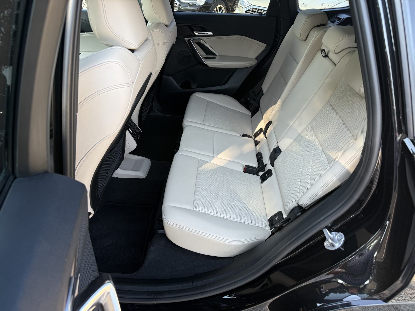 BMW X1 18d **M - Sport** 2023. Godina • S drive • 360 • Head up • PDV., fotografija 15