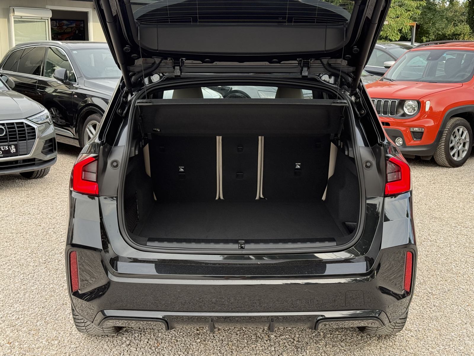 BMW X1 18d **M - Sport** 2023. Godina • S drive • 360 • Head up • PDV., fotografija 7