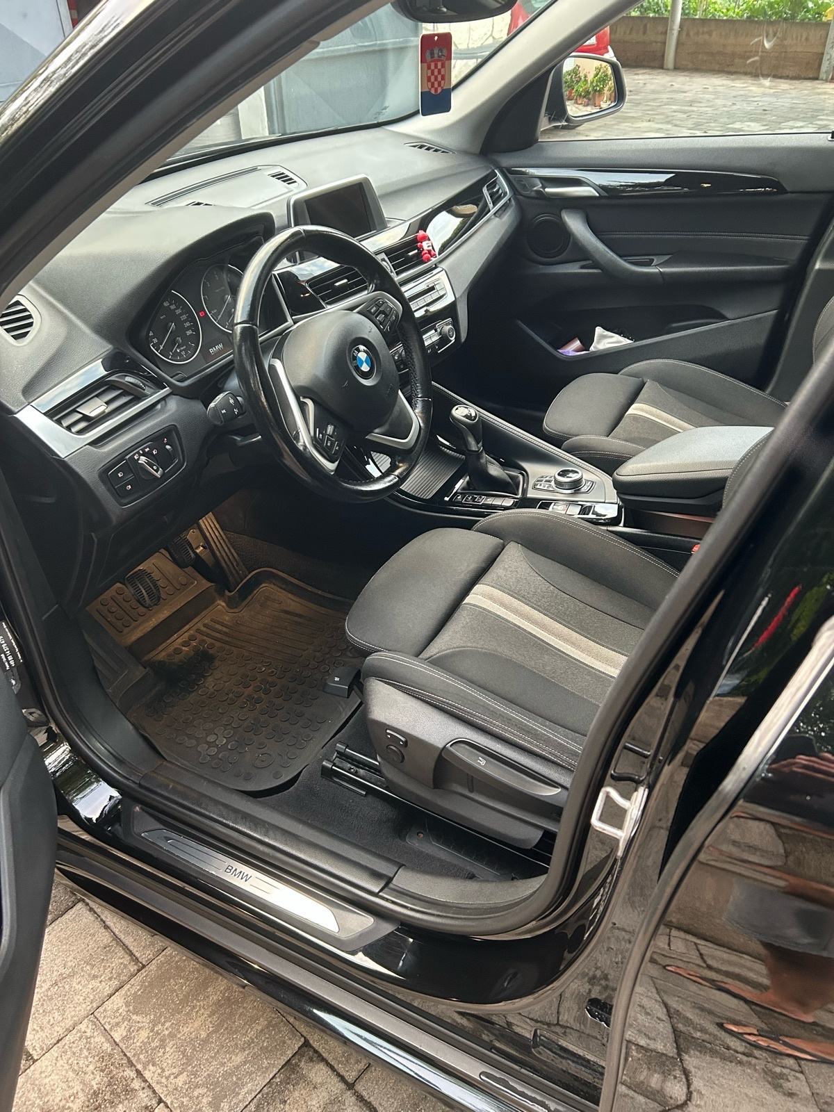 BMW X1 sDrive18d, fotografija 3