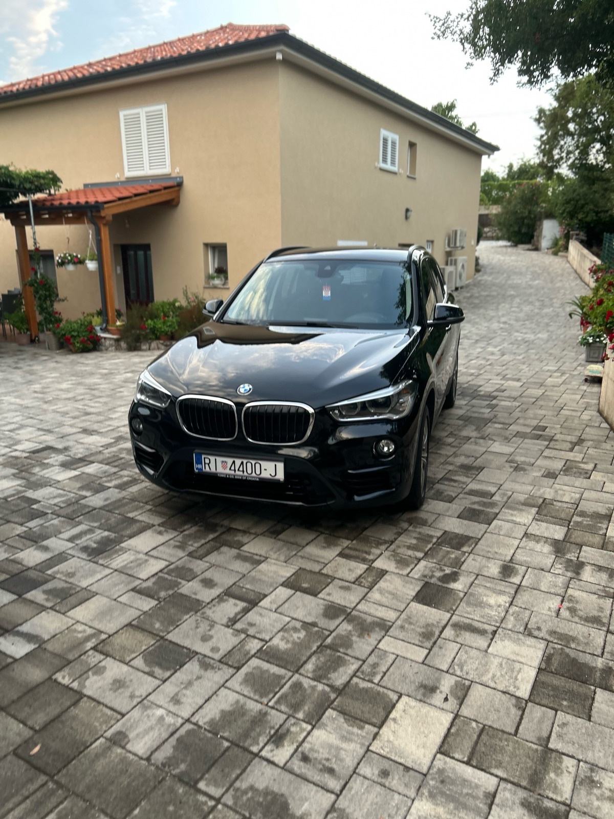 BMW X1 sDrive18d, fotografija 2