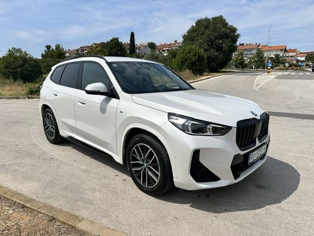 BMW X1 sDrive18d, fotografija 3