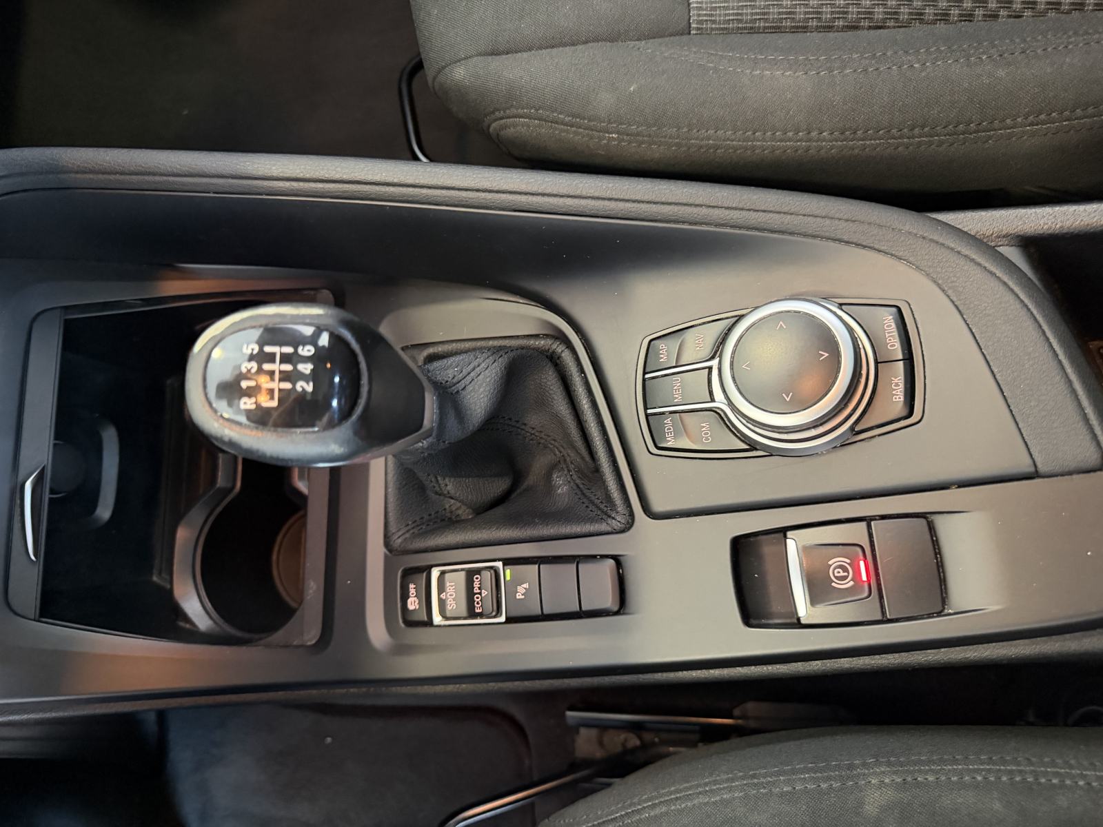 BMW X1 sDrive18d, fotografija 12