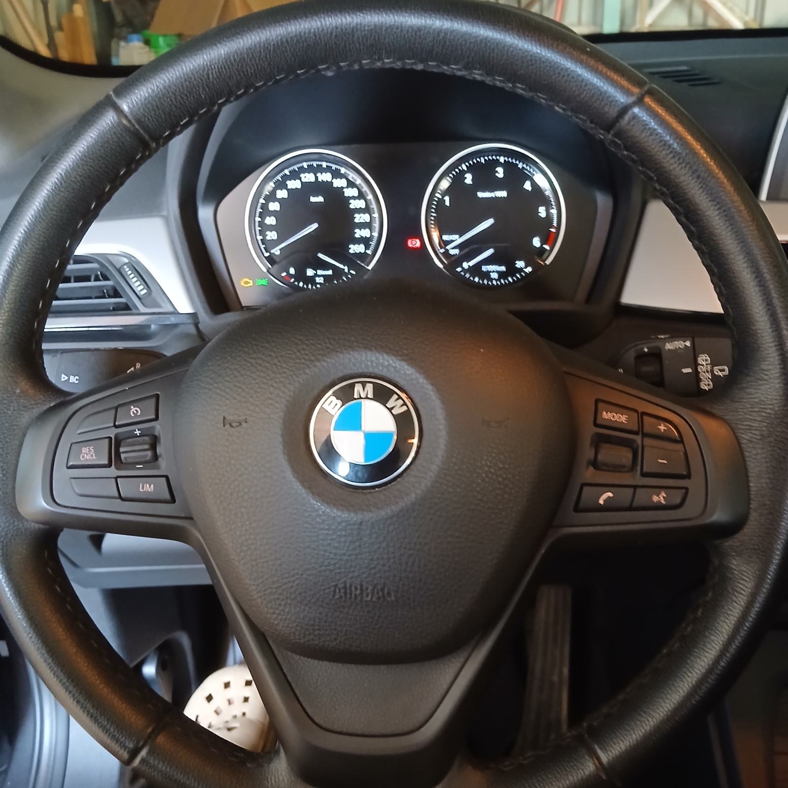 BMW X1 sDrive18d, fotografija 12