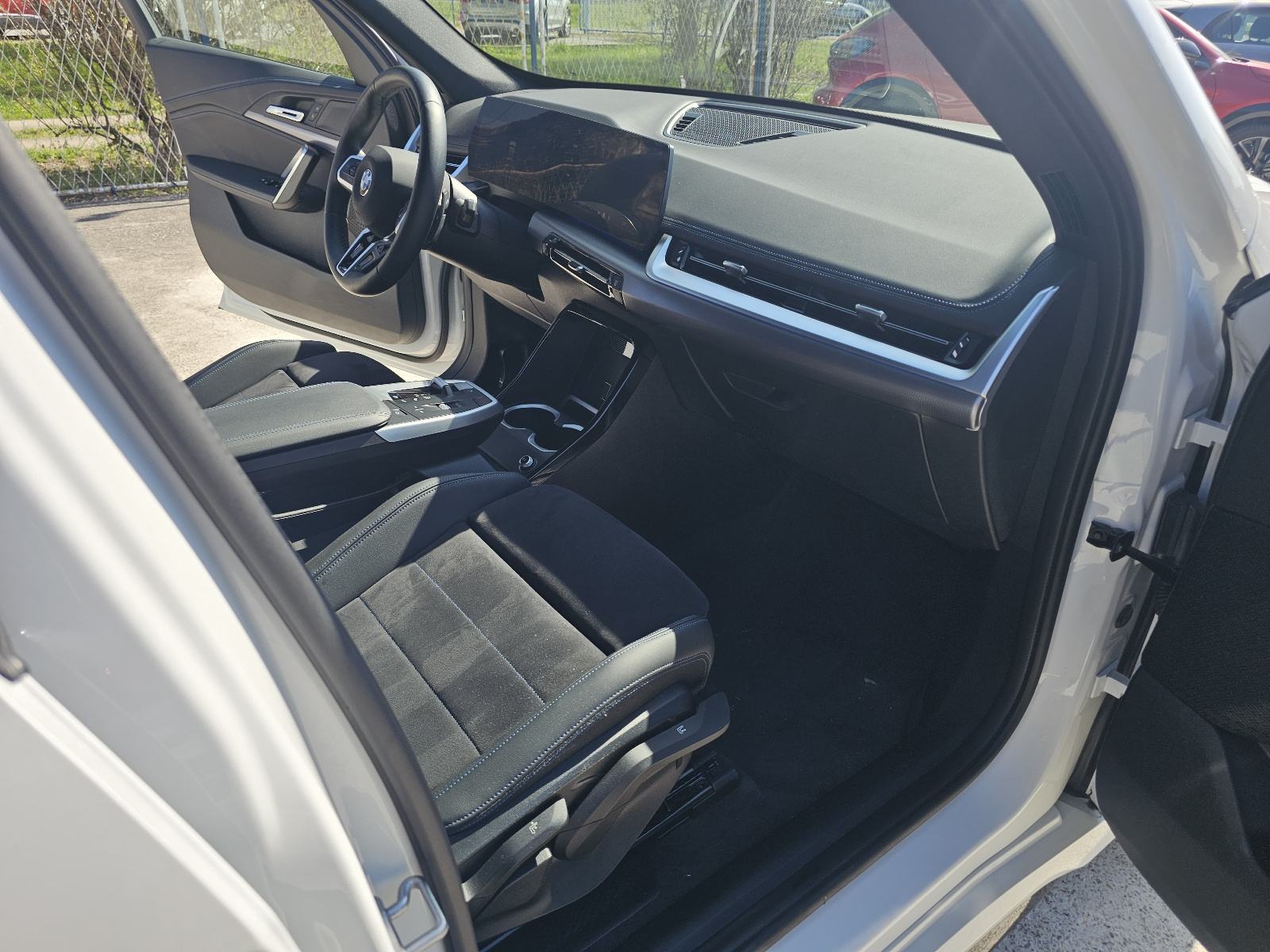 BMW X1 sDrive18i M-Sport*5/2025 g.*22000km*Garancija 7 godina*, fotografija 13