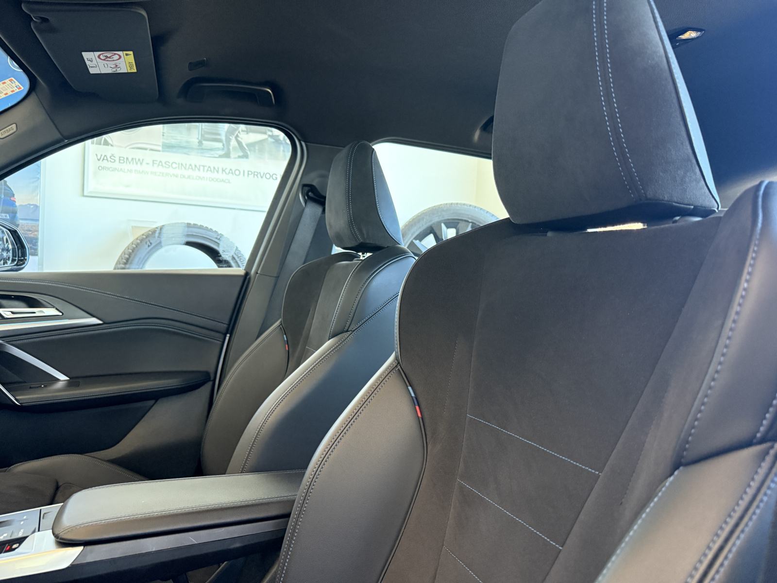 BMW X1 sDrive18i, fotografija 15