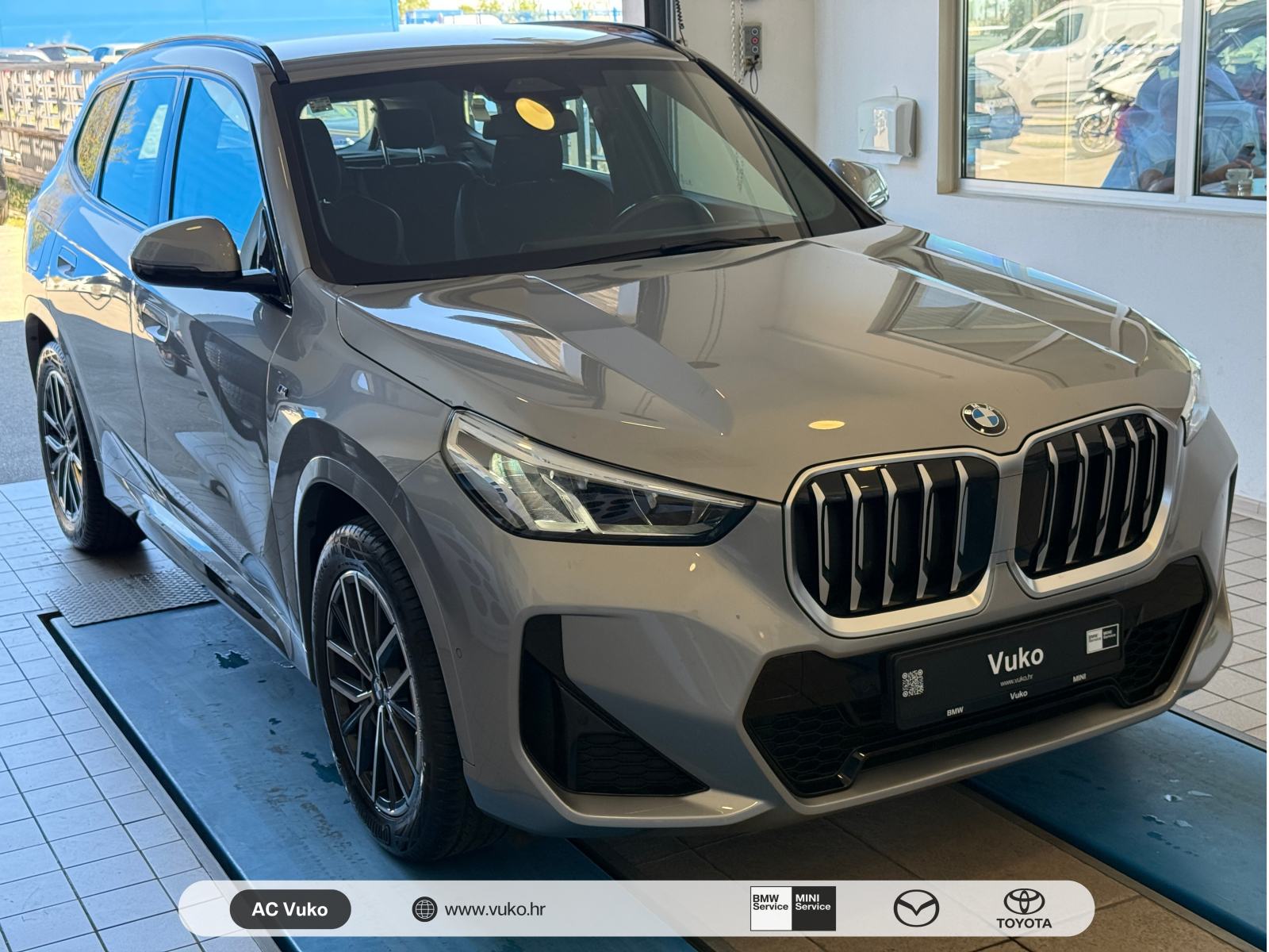 BMW X1 sDrive18i, fotografija 1