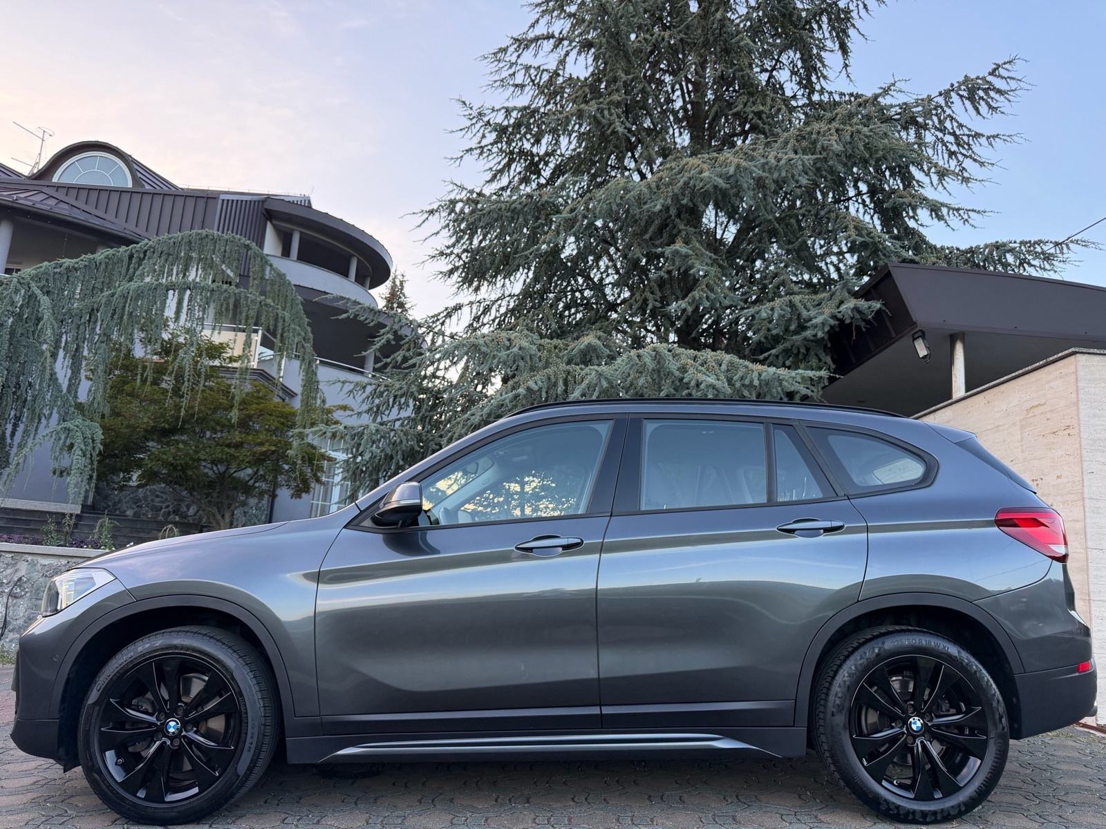 BMW X1 sDrive20d AUTOMATIK,FACELIFT,SPORT,LED,HUD,NAV,KUKA,PDV,SERVISN, fotografija 3