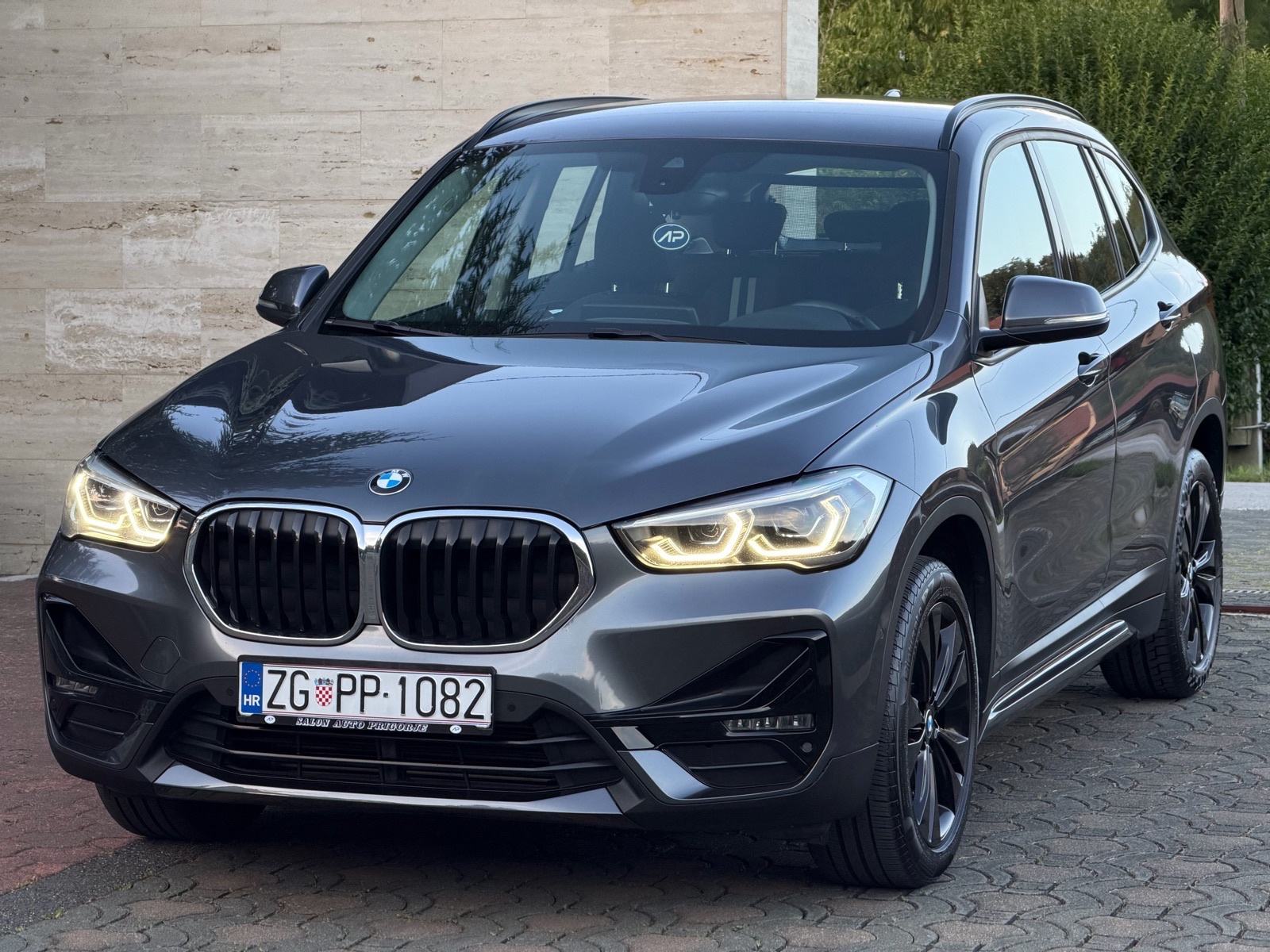 BMW X1 sDrive20d AUTOMATIK,FACELIFT,SPORT,LED,HUD,NAV,KUKA,PDV,SERVISN, fotografija 8
