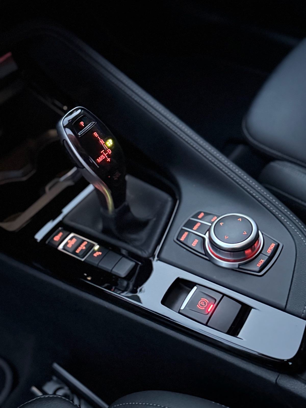 BMW X1 sDrive20d AUTOMATIK,FACELIFT,SPORT,LED,HUD,NAV,KUKA,PDV,SERVISN, fotografija 17