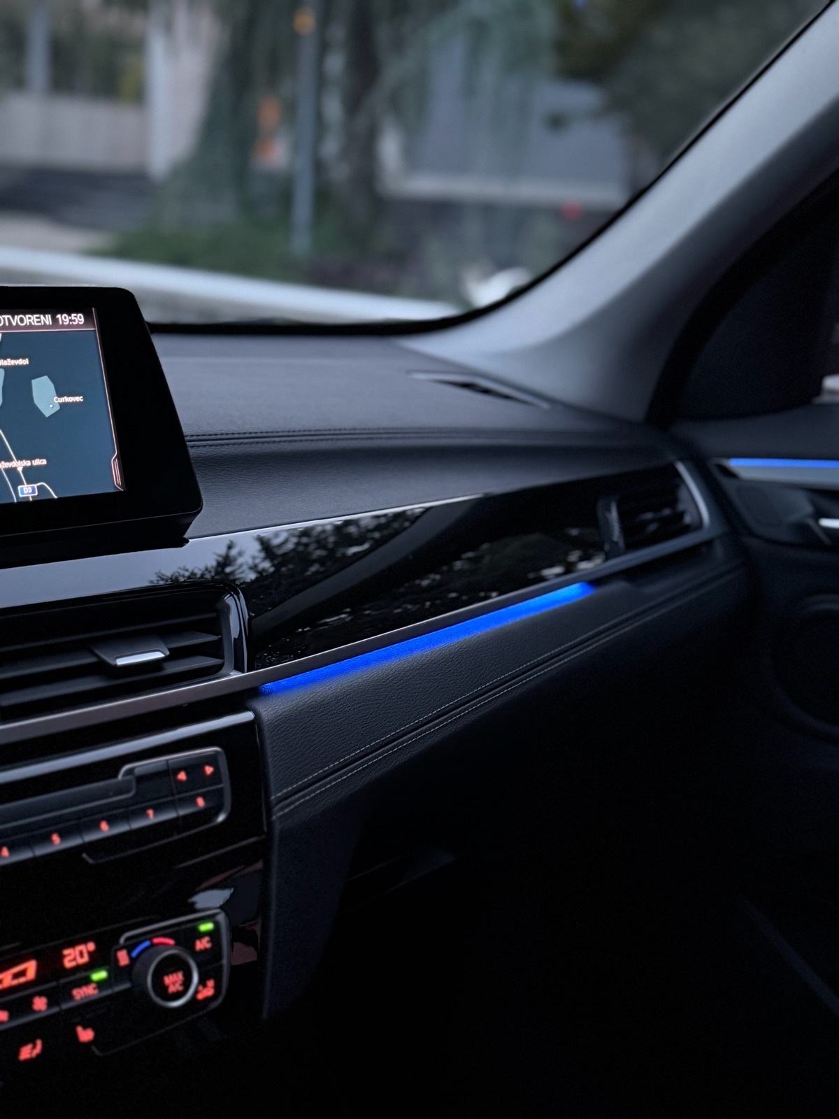BMW X1 sDrive20d AUTOMATIK,FACELIFT,SPORT,LED,HUD,NAV,KUKA,PDV,SERVISN, fotografija 18