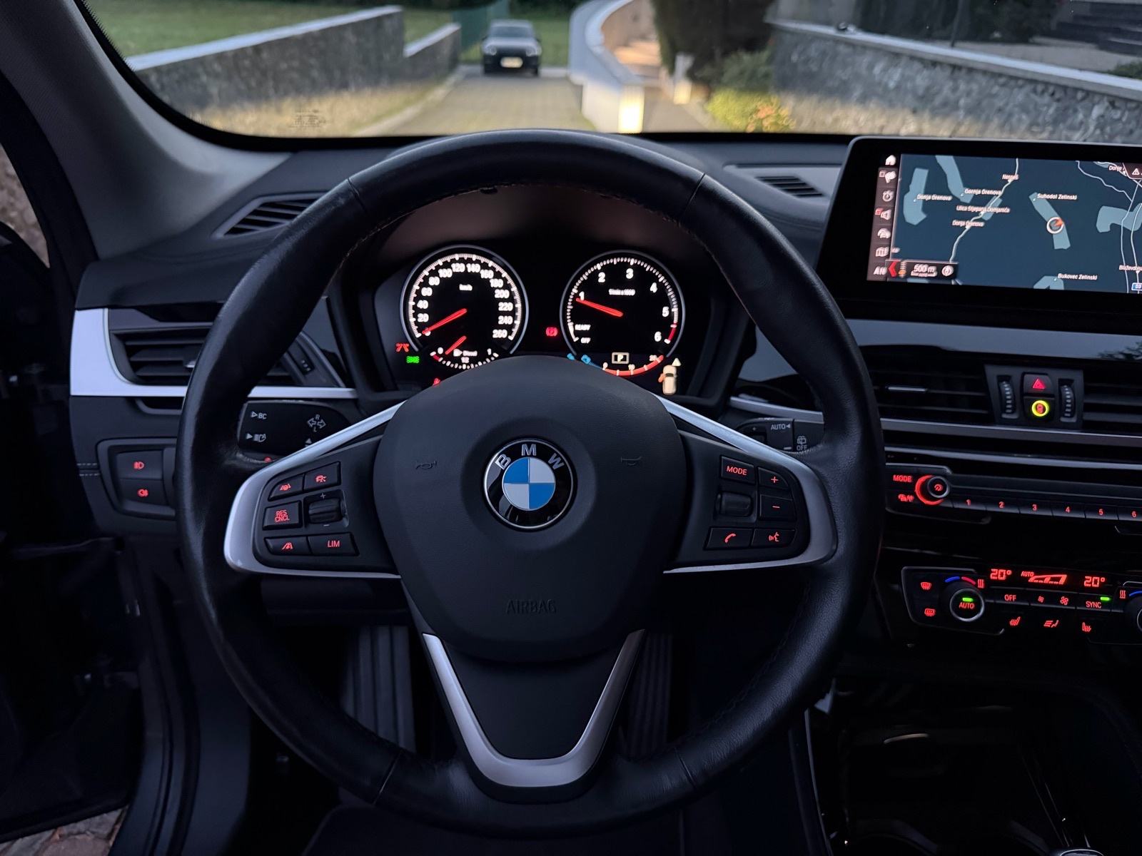 BMW X1 sDrive20d AUTOMATIK,FACELIFT,SPORT,LED,HUD,NAV,KUKA,PDV,SERVISN, fotografija 16
