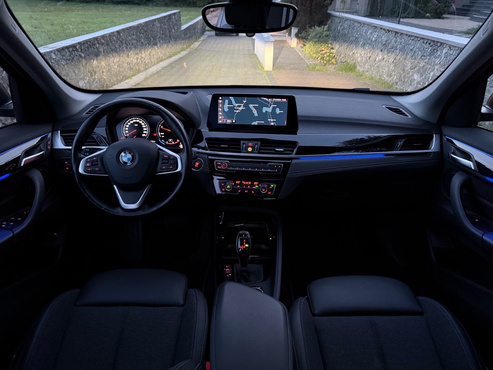 BMW X1 sDrive20d AUTOMATIK,FACELIFT,SPORT,LED,HUD,NAV,KUKA,PDV,SERVISN, fotografija 15