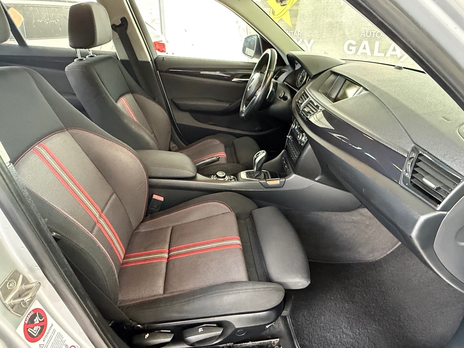 BMW X1 sDrive20d automatik ## uredno servisiran##, fotografija 13