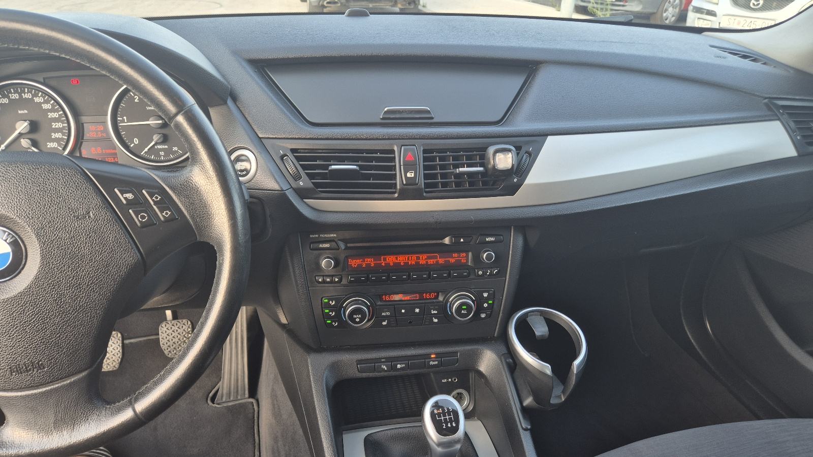 BMW X1 sDrive20d, fotografija 7
