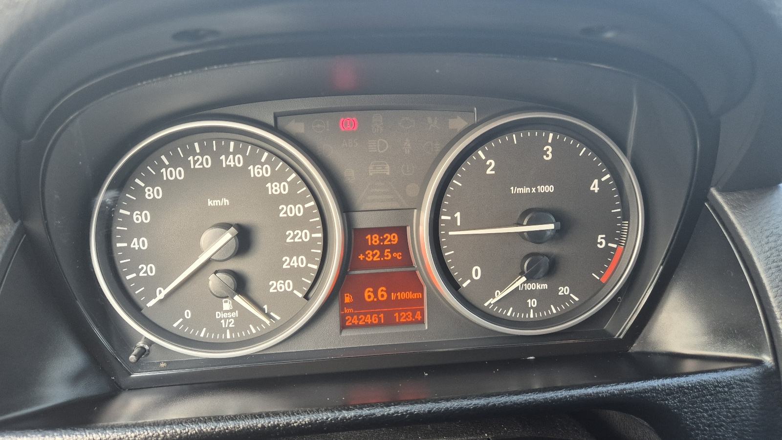 BMW X1 sDrive20d, fotografija 9