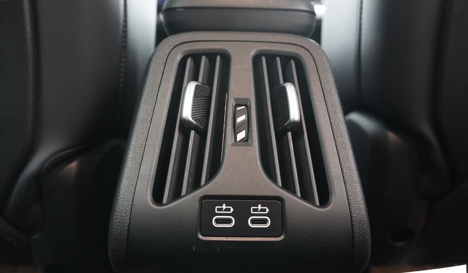 BMW X1 sDrive20i automatik, fotografija 20