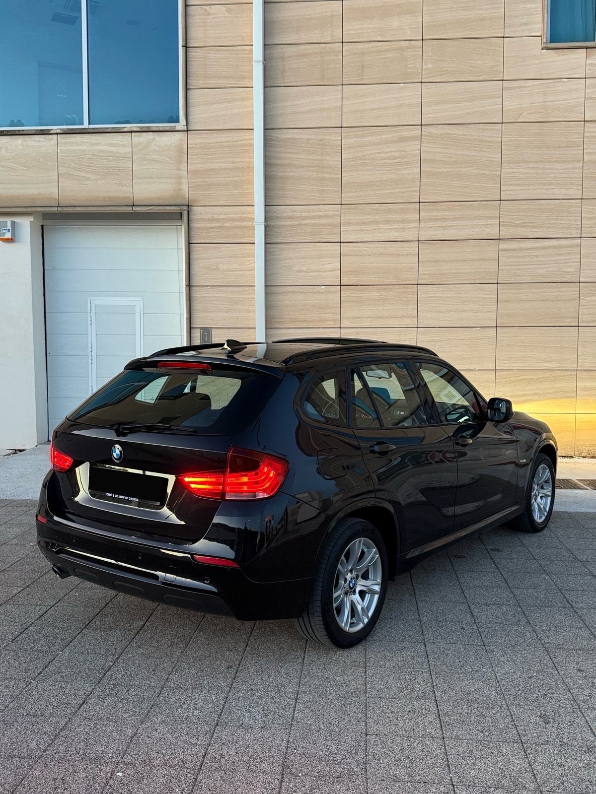 BMW X1 20d Xdrive AUTOMATIK, M paket, Xenon, Panorama, Navi, fotografija 1