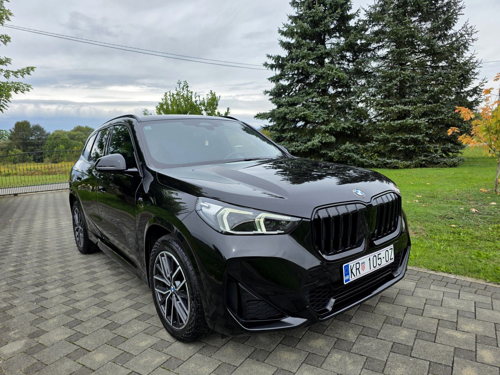 BMW X1 U11 sDrive18d Automatik M sport *shadow line *reg. godinu dana, fotografija 1