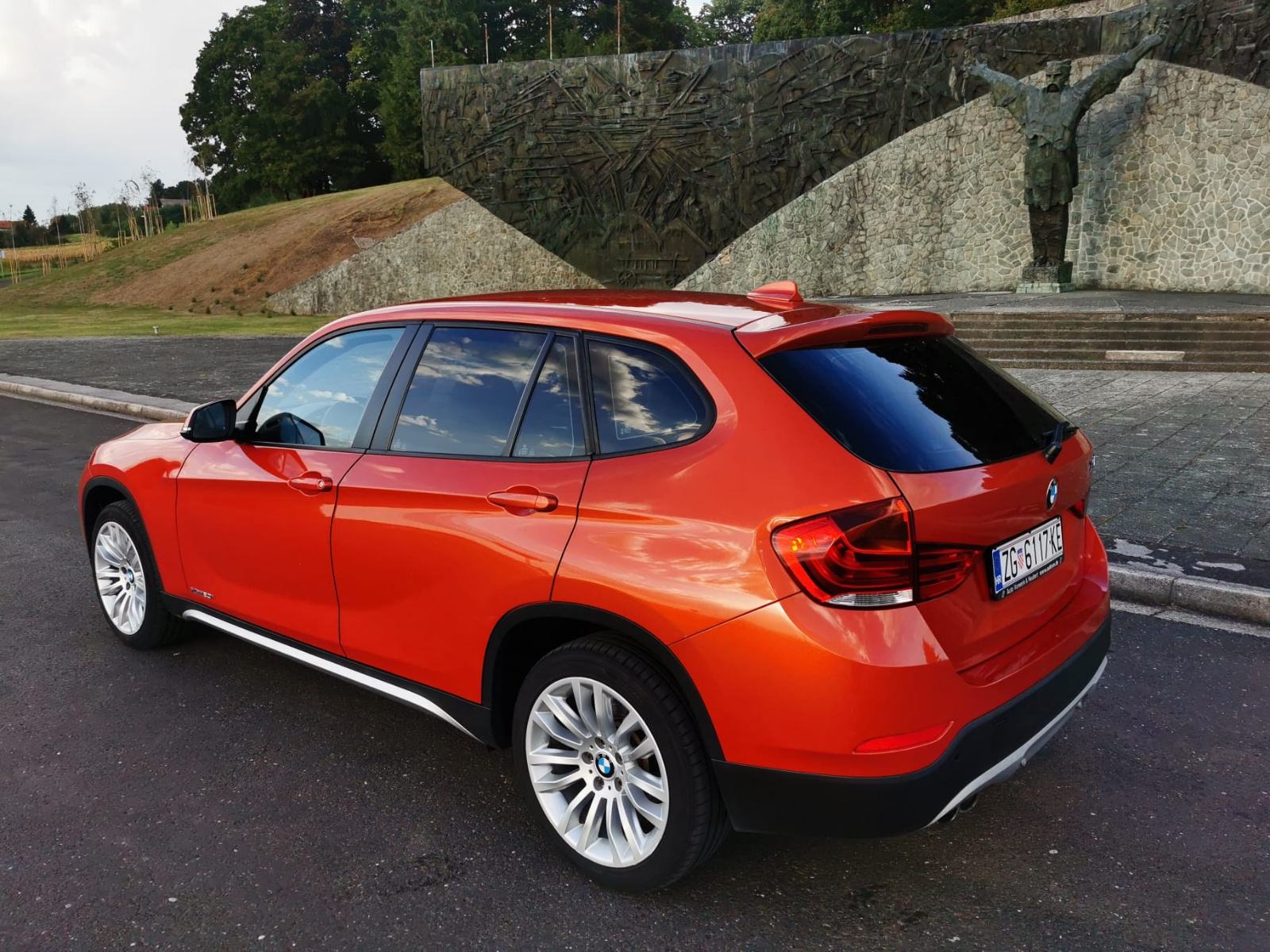 BMW X1 X-Drive 20i automatik *74,000 km*, fotografija 4