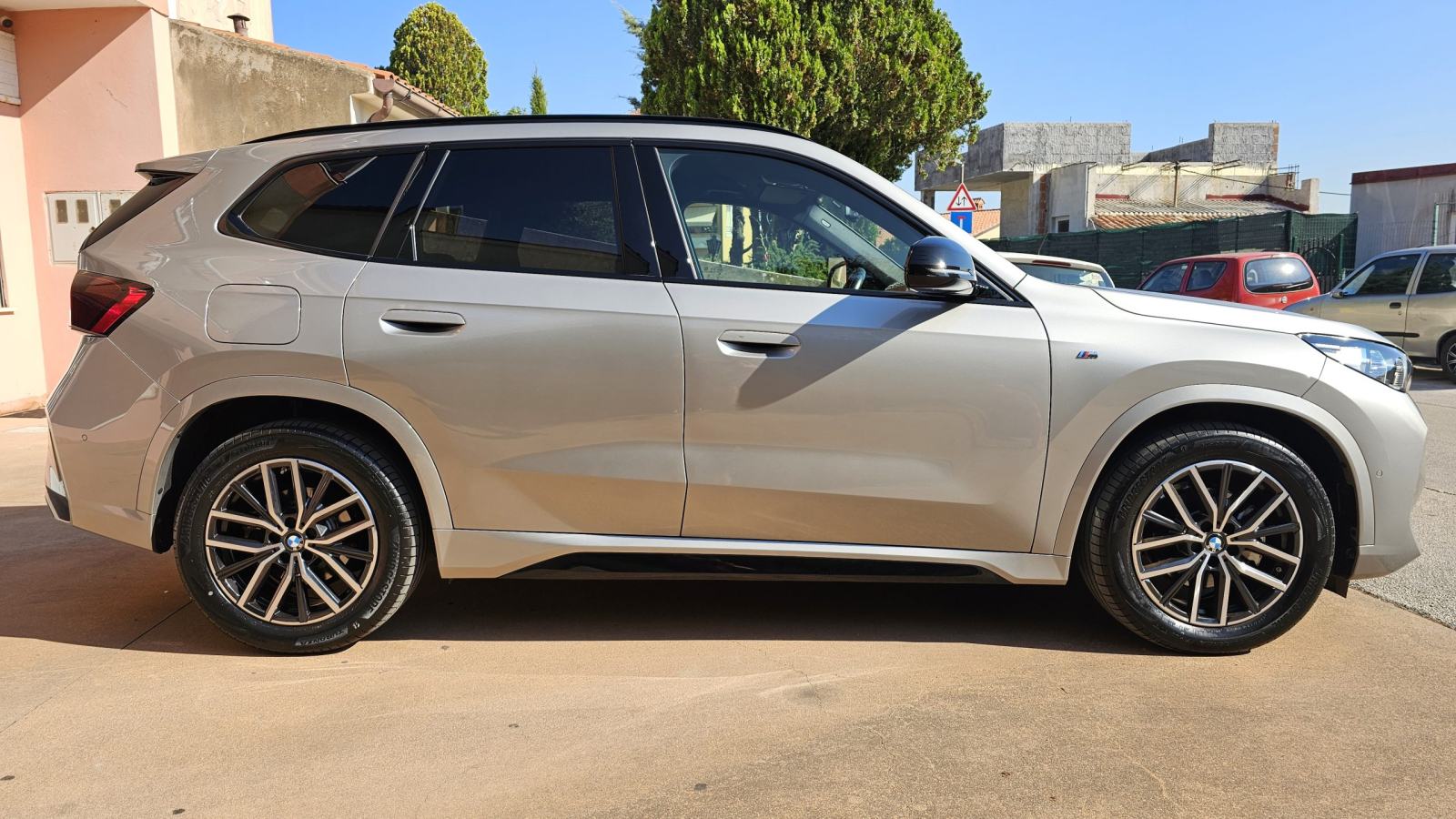 BMW X1 X-DRIVE20D 2024 M-SPORT SERVISNA JAMSTVO REGISTRIRAN, fotografija 4