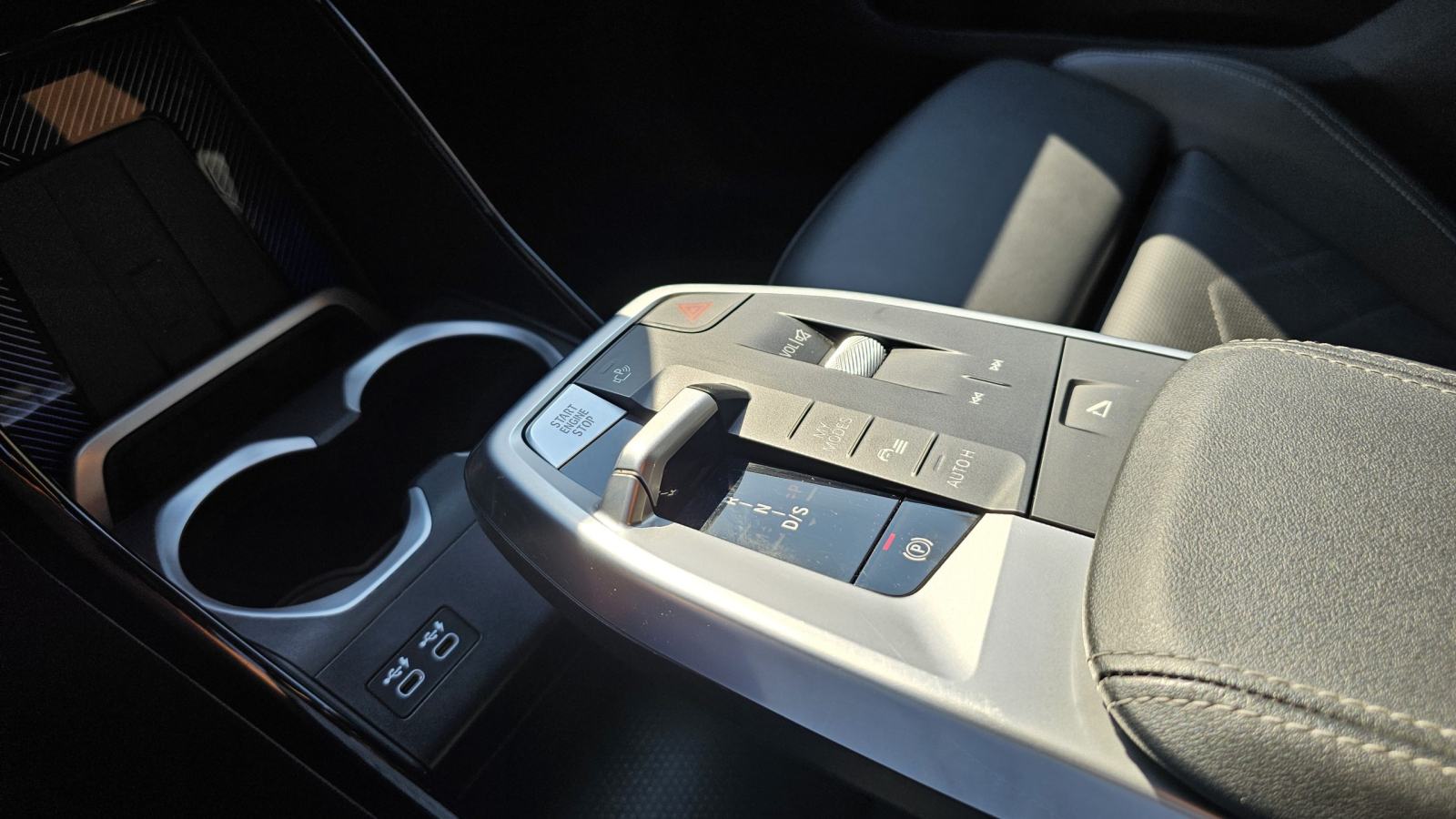 BMW X1 X-DRIVE20D 2024 M-SPORT SERVISNA JAMSTVO, fotografija 13