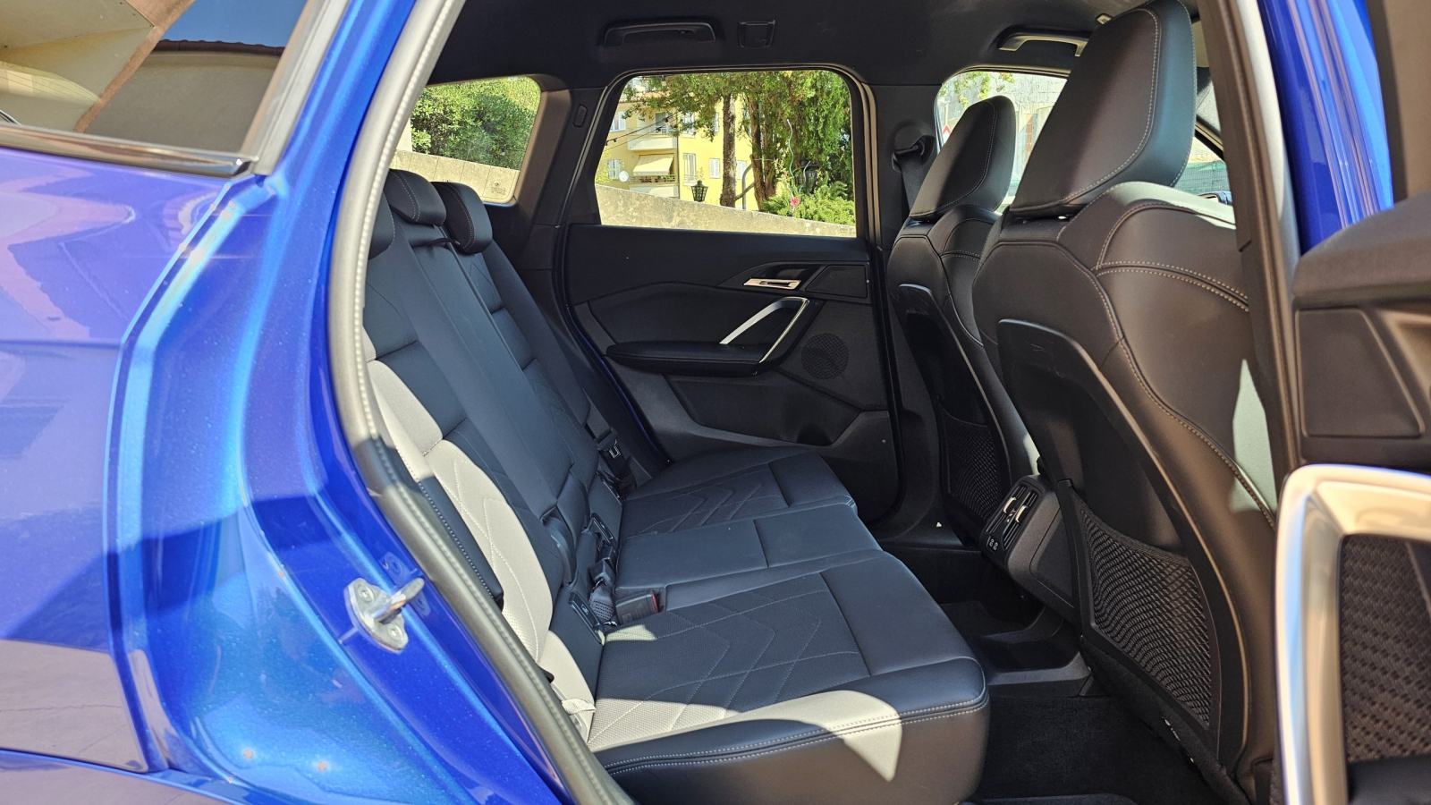 BMW X1 X-DRIVE20D 2024 M-SPORT SERVISNA JAMSTVO, fotografija 16