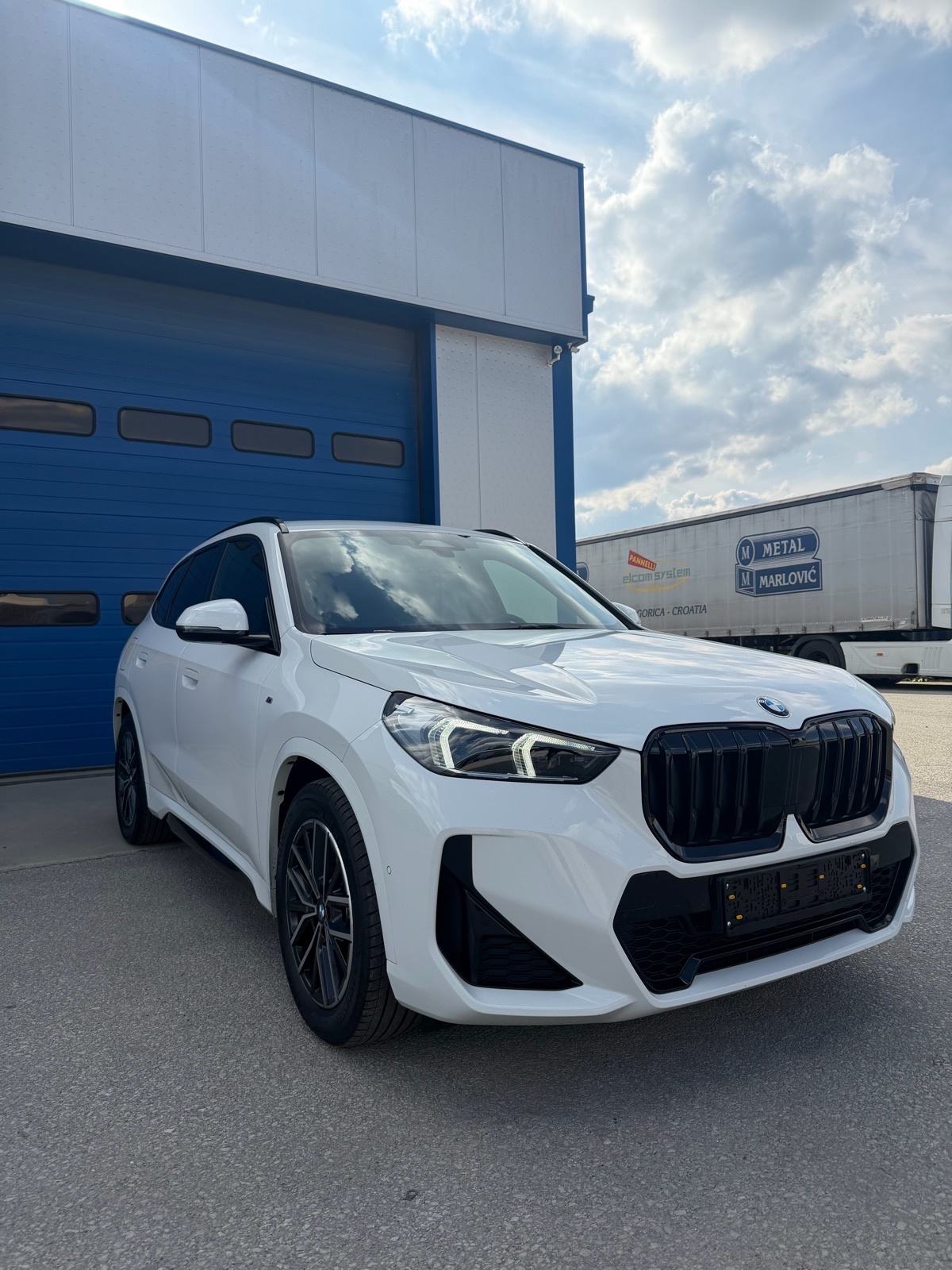 BMW X1 xDrive 2.3d Mpaket 2024, fotografija 1