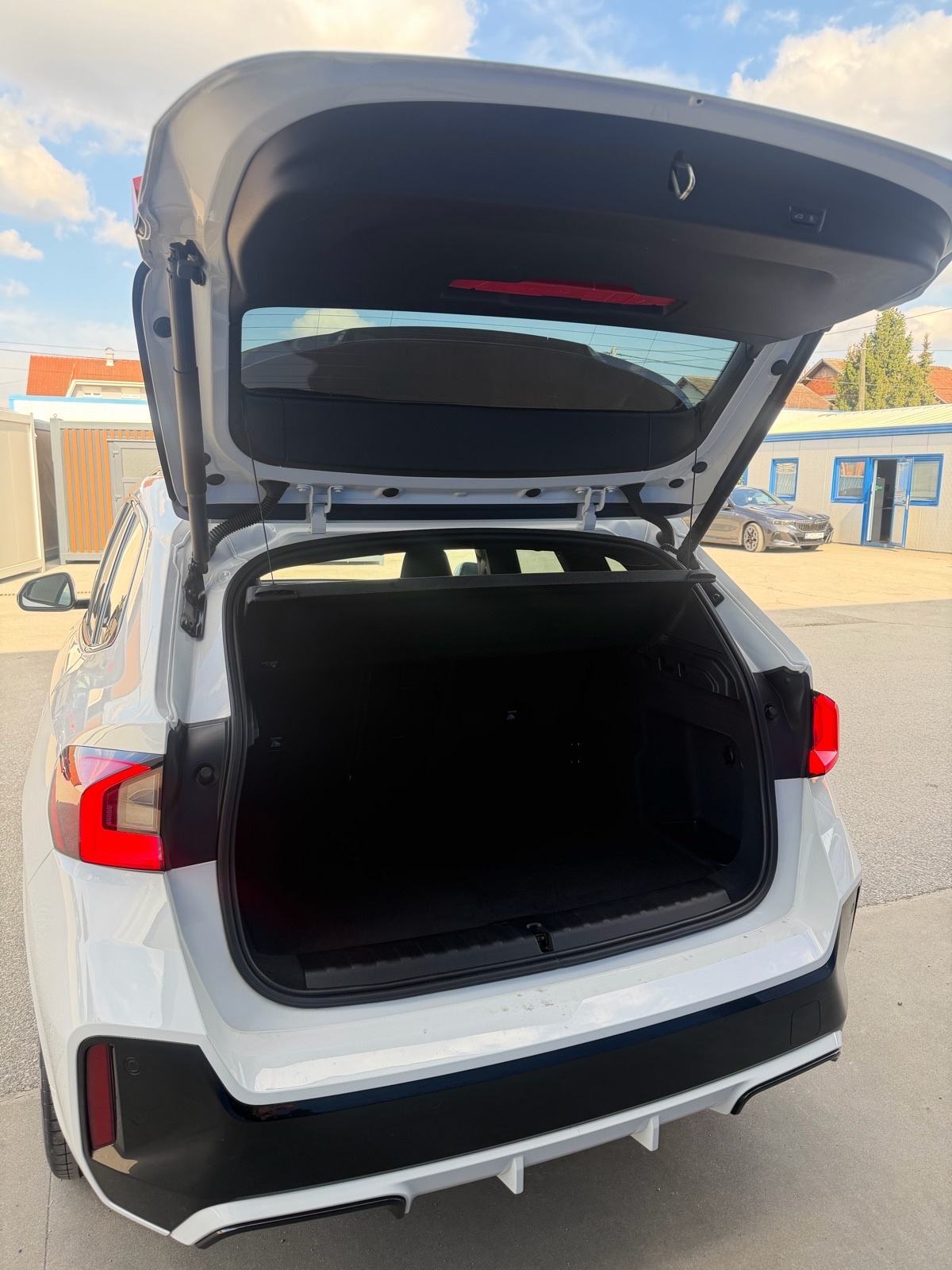 BMW X1 xDrive 2.3d Mpaket 2024, fotografija 8