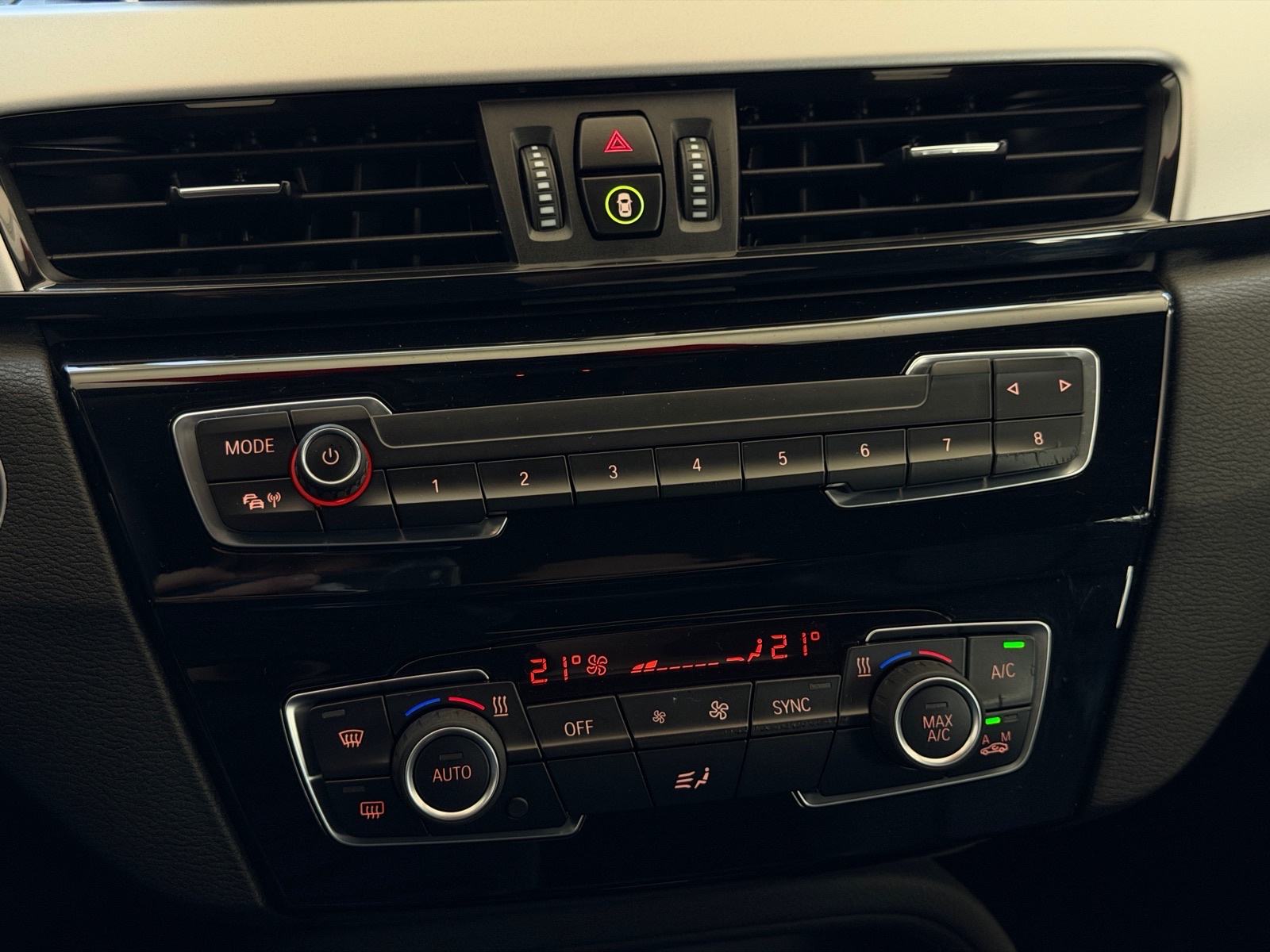 BMW X1 xDrive18d 4X4,KOŽA, NAVIGACIJA, LED, JAMSTVO, LEASING 0% UČEŠĆA, fotografija 16
