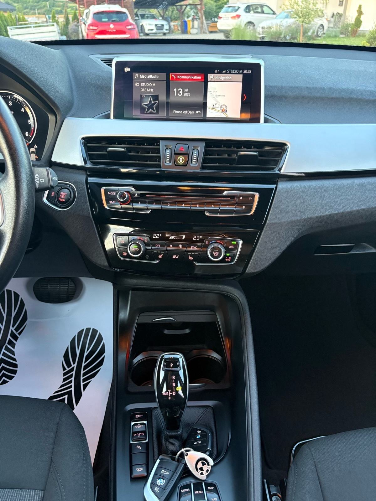 BMW X1 xDrive18d automatik*navi prof*keylees*pdc*shz*prva vlasnica*, fotografija 11