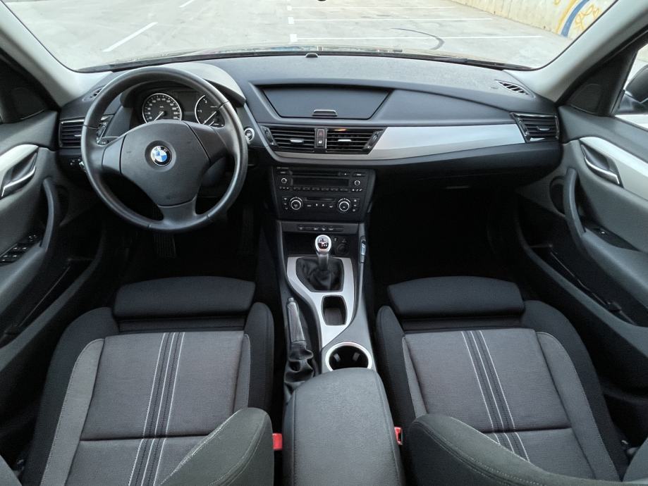 BMW X1 xDrive18d, park senzori, sport sjedala, alu 17”, fotografija 13