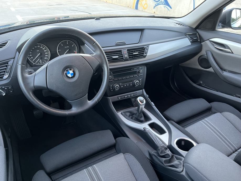 BMW X1 xDrive18d, park senzori, sport sjedala, alu 17”, fotografija 12