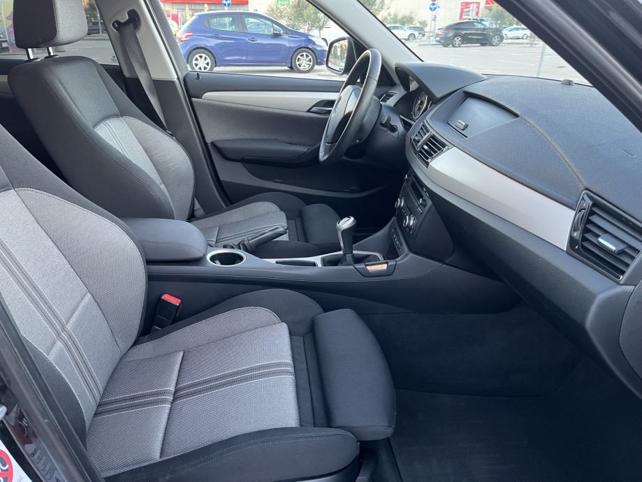 BMW X1 xDrive18d, park senzori, sport sjedala, alu 17”, fotografija 16